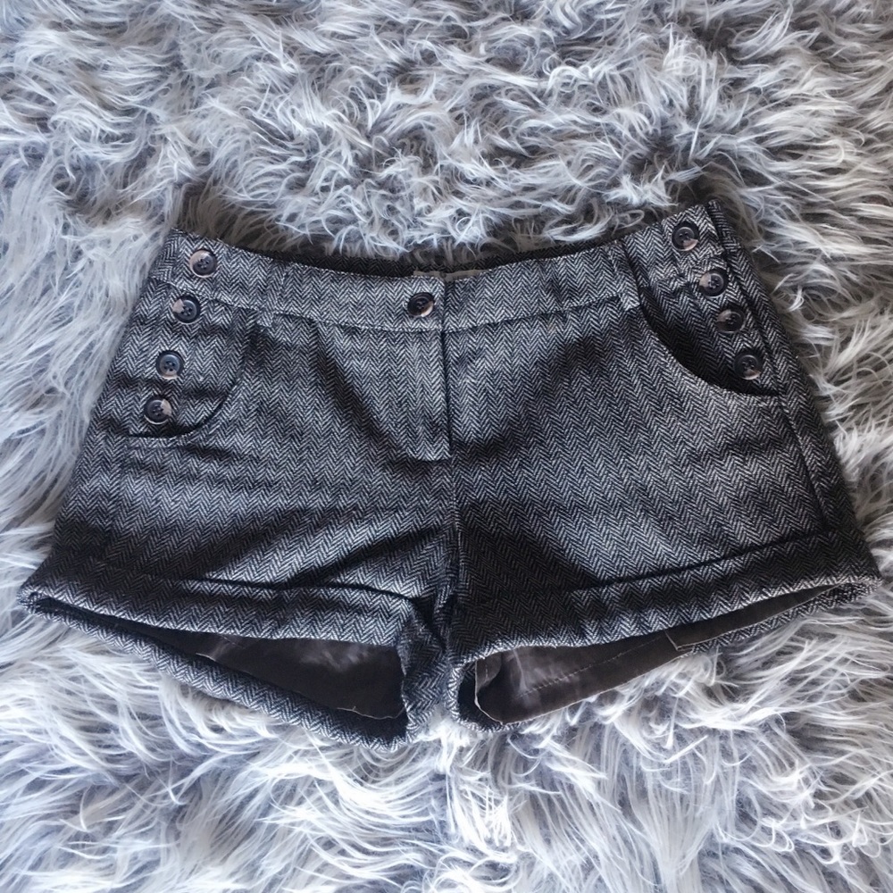 Elegant herringbone shorts